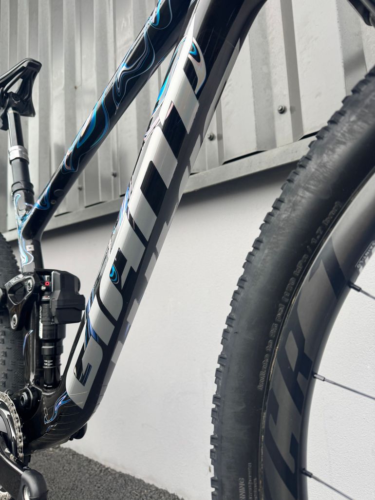 Gebrauchtes Giant Anthem Advanced Pro 2025 Mountainbike, Schwarz — Bild 11 von 19