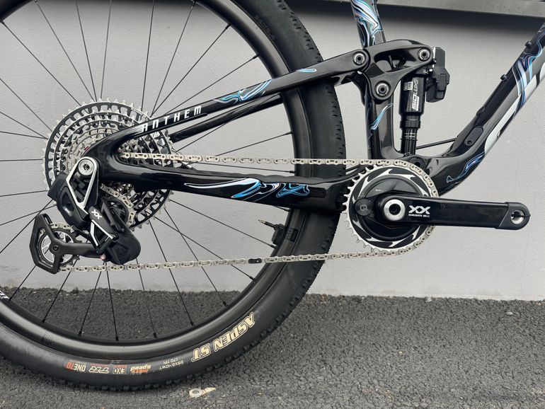 Gebrauchtes Giant Anthem Advanced Pro 2025 Mountainbike, Schwarz — Bild 2 von 19