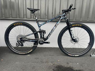 Used Giant Anthem Advanced Pro 2025 Mountainbike, Black — image 1 of 19