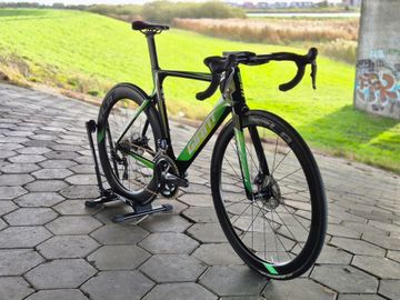Used Giant Propel Advanced Pro Disc 2018 2018 Road & Gravel, Black — image 2 of 12