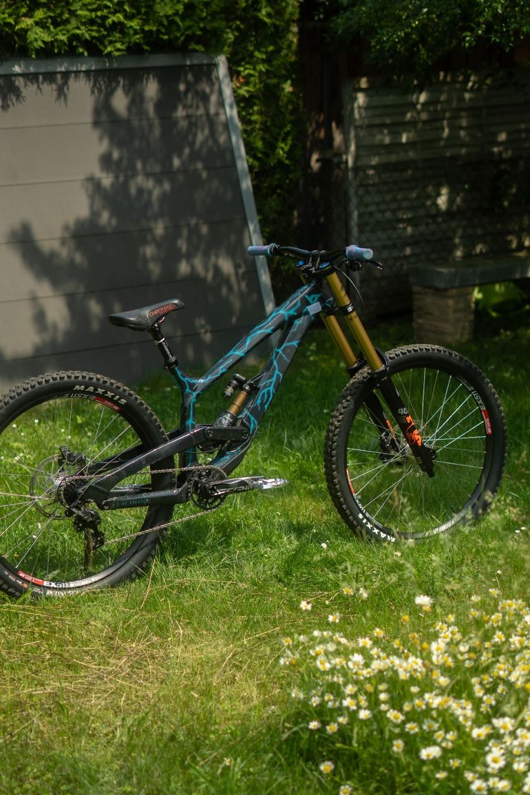 Used YT Industries Tues CORE 2 27 2024 2024 Mountainbike, Black, 27.5 — image 1 of 6