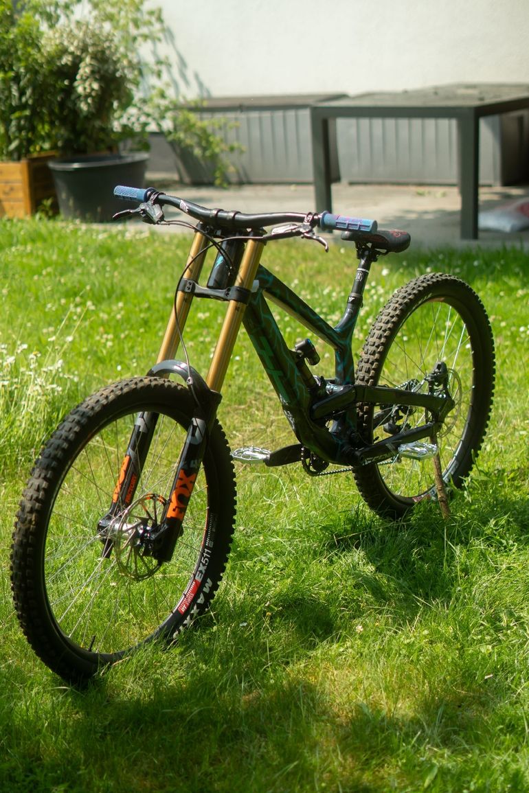 Used YT Industries Tues CORE 2 27 2024 2024 Mountainbike, Black, 27.5 — image 2 of 6