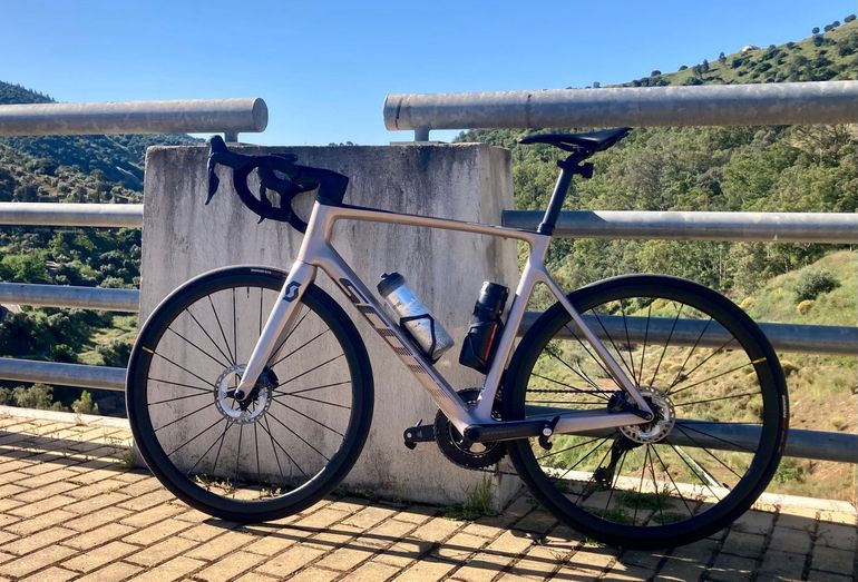 Used Scott Addict RC 10 2022 2022 Road & Gravel, Light Gray — image 4 of 4