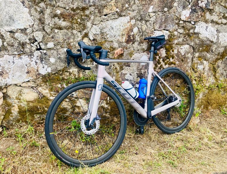 Used Scott Addict RC 10 2022 2022 Road & Gravel, Light Gray — image 2 of 4