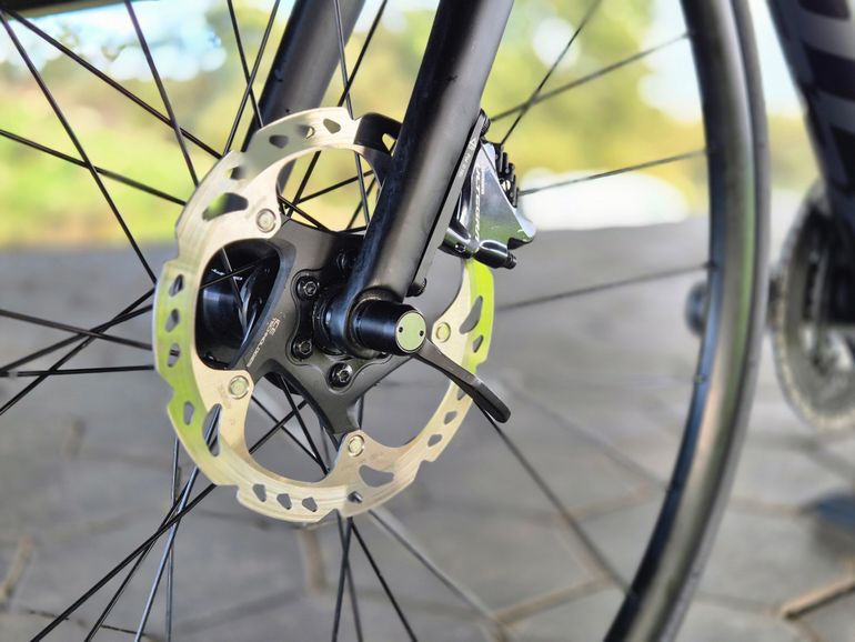 Used Scott Addict SE disc 2019 2019 Road & Gravel, Light Gray — image 10 of 12