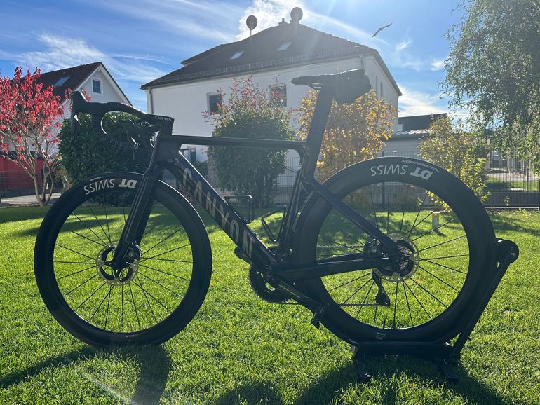 Used Canyon Aeroad CFR Cosmos 2023 2023 Road & Gravel, Black — image 2 of 5