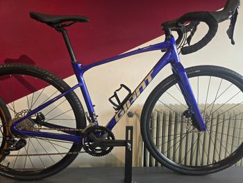 Used Giant Revolt 1 2024 Road & Gravel, Blue — image 3 of 3