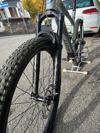 Used Scott Spark 920 TR 2024 2024 Mountainbike, Green, 29 — image 3 of 13