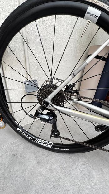 Used CUBE ATTAIN PRO 2023 2023 Road & Gravel, Light Gray — image 4 of 7