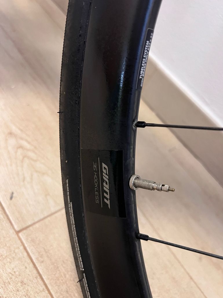 Used Giant Defy Advanced Pro 2 2024 Road & Gravel, Red — image 10 of 12