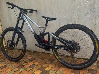 Used Specialized Demo Expert 2022 2022 Mountainbike, Black, 29, 27.5 — image 3 of 4