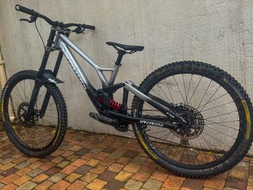 Used Specialized Demo Expert 2022 2022 Mountainbike, Black, 29, 27.5 — image 3 of 4