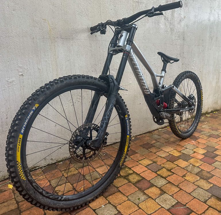 Used Specialized Demo Expert 2022 2022 Mountainbike, Black, 29, 27.5 — image 2 of 4