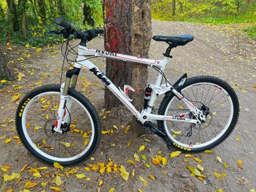 Used Ktm Lycan 4.0 2011 Mountainbike, White, 26 — image 2 of 5