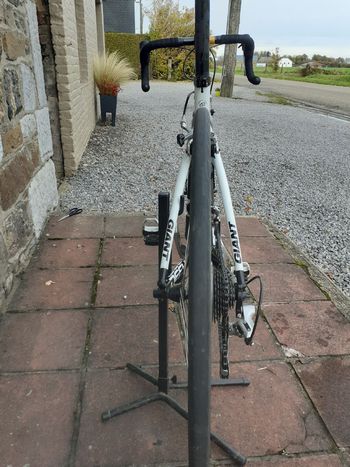 Used Giant Defy 3 2016 2016 Road & Gravel, Light Gray — image 8 of 14