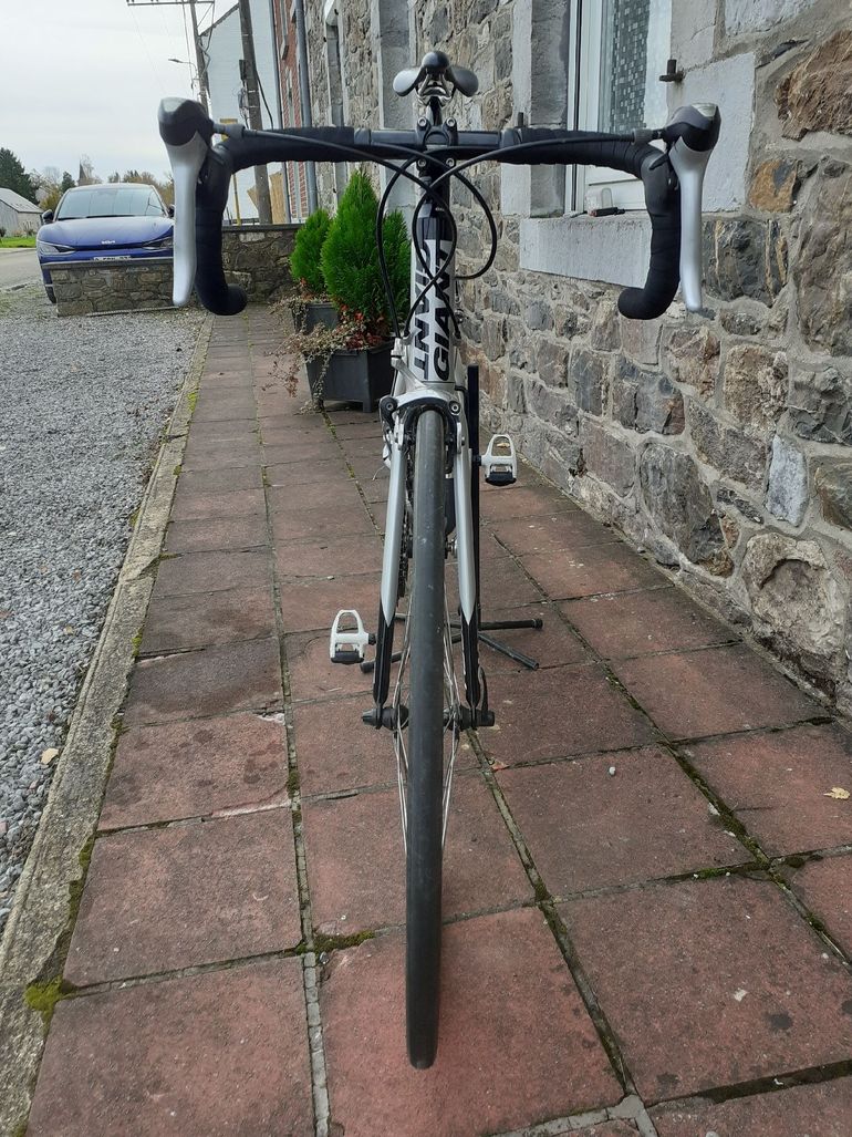 Used Giant Defy 3 2016 2016 Road & Gravel, Light Gray — image 11 of 14
