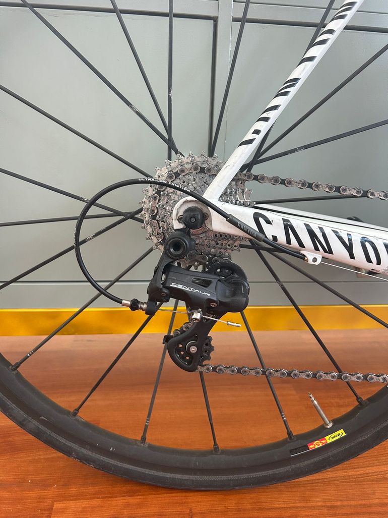 Used Canyon Ultimate CF Pro 2011 Road & Gravel, White — image 3 of 5