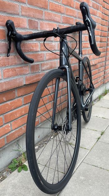 Used Specialized 105 Sport 2025 Road & Gravel, Black — image 3 of 5