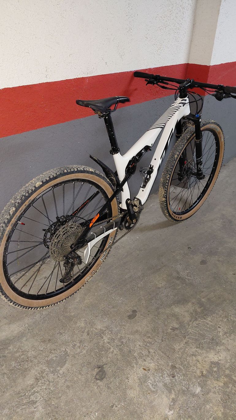 Used KTM SCARP ELITE 2023 2023 Mountainbike, White, 700 — image 2 of 4