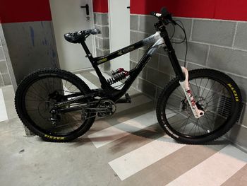 Used Commencal Supreme Dh V2 2009 2009 MTB