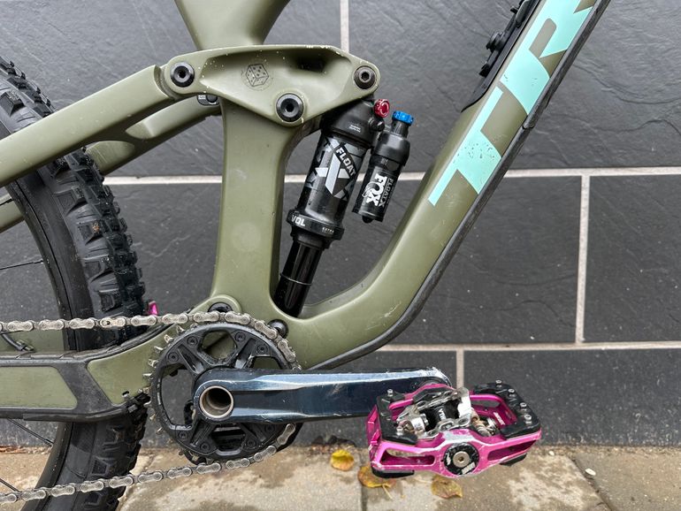 Used Trek Slash Shimano SLX 2022 Mountainbike, Green — image 12 of 13