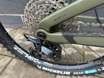 Used Trek Slash Shimano SLX 2022 Mountainbike, Green — image 2 of 13