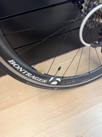 Used Trek Madone 4.5 H2 (Compact) E 2012 2012 Road & Gravel, Black — image 2 of 3