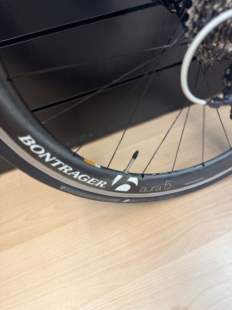 Used Trek Madone 4.5 H2 (Compact) E 2012 2012 Road & Gravel, Black — image 2 of 3