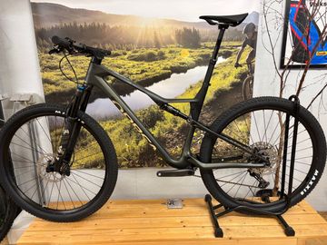 Used Orbea OIZ M30 2023 2023 Mountainbike, Black, 29 — image 3 of 5
