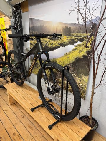Used Orbea OIZ M30 2023 2023 Mountainbike, Black, 29 — image 2 of 5