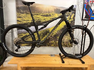 Used Orbea OIZ M30 2023 2023 Mountainbike, Black, 29 — image 1 of 5