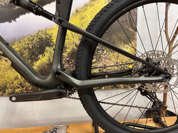 Used Orbea OIZ M30 2023 2023 Mountainbike, Black, 29 — image 5 of 5