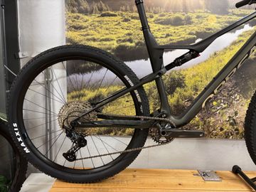 Used Orbea OIZ M30 2023 2023 Mountainbike, Black, 29 — image 4 of 5