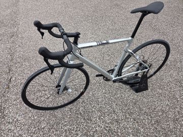 Cannondale CAAD13 Disc Ultegra 2024 2024 Road & Gravel usato, Grigio chiaro — immagine 4 di 6