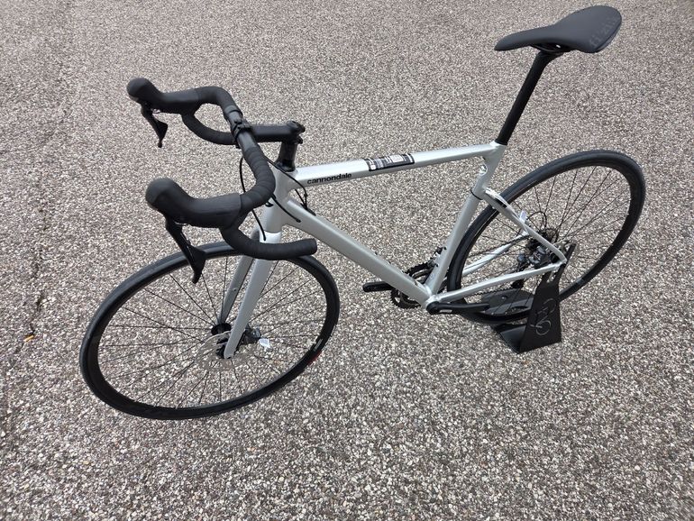Cannondale CAAD13 Disc Ultegra 2024 2024 Road & Gravel usato, Grigio chiaro — immagine 4 di 6