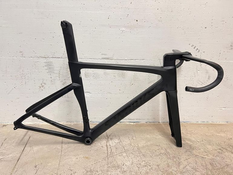 Used Specialized S-Works Venge 2020 Frameset 2020 Road & Gravel, Black — image 2 of 12