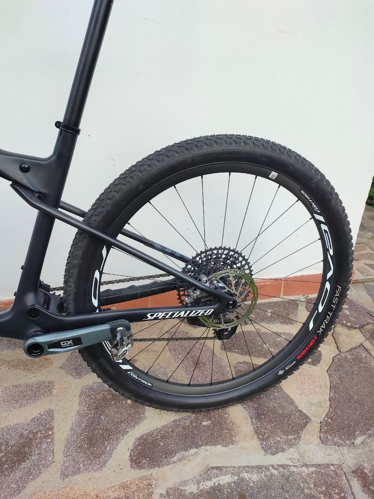 Used Specialized Epic World Cup Expert 2024 2024 Mountainbike, Black, 29 — image 8 of 9