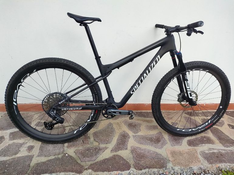 Used Specialized Epic World Cup Expert 2024 2024 Mountainbike, Black, 29 — image 1 of 9