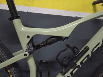 Used Orbea M30 2022 Mountainbike, Green — image 8 of 11
