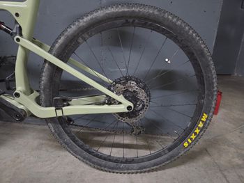 Used Orbea M30 2022 Mountainbike, Green — image 4 of 11