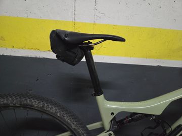 Used Orbea M30 2022 Mountainbike, Green — image 2 of 11