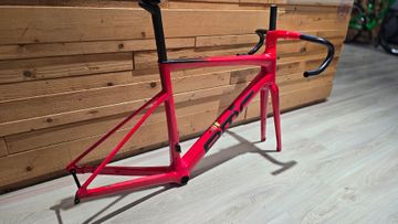 Used BMC Teammachine SLR 01 MOD 2024 Frameset 2024 Road & Gravel, Red — image 2 of 4