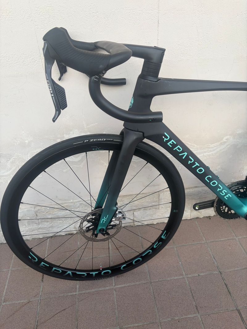 Used Bianchi Specialissima SRAM Red eTap AXS 2024 Road & Gravel