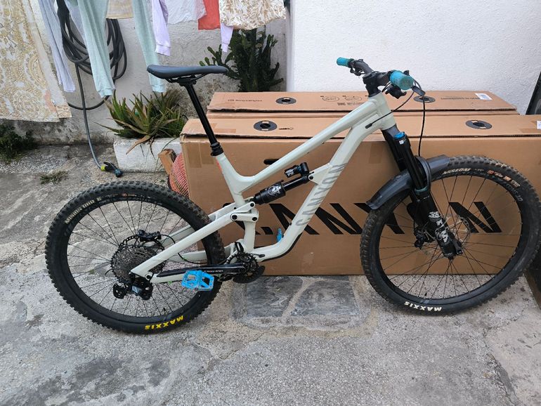 Used Canyon Torque Mullet AL 7 2024 2024 Mountainbike, White, 29, 27.5 — image 1 of 7