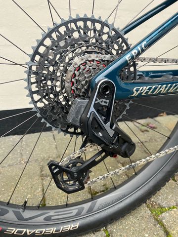 Used Specialized Epic World Cup Pro 2024 2024 Mountainbike, Green, 29 — image 5 of 8