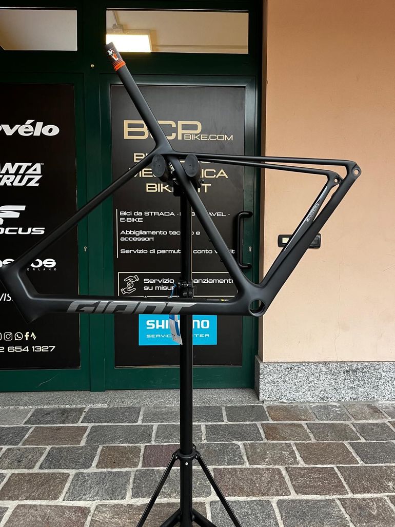 Used Giant TCR Advanced SL Frameset Frameset 2025 Road & Gravel, Black — image 2 of 7