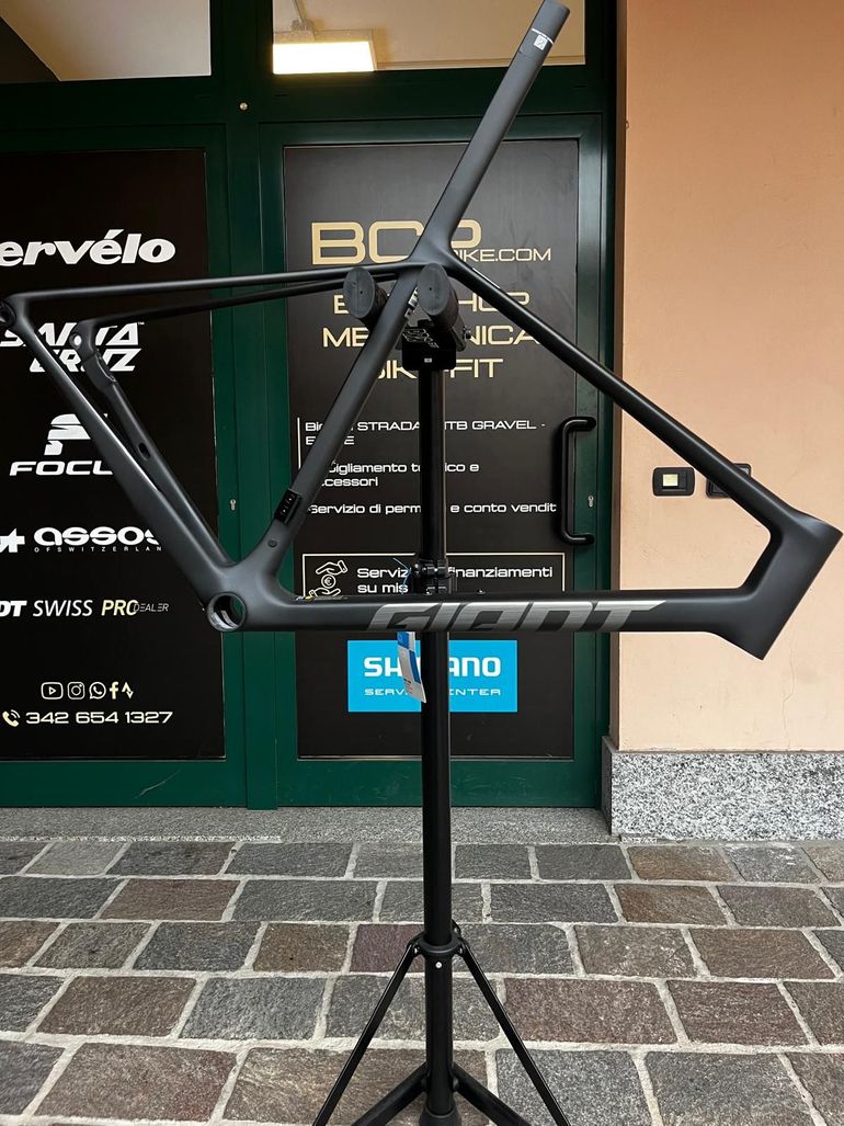 Used Giant TCR Advanced SL Frameset Frameset 2025 Road & Gravel, Black — image 1 of 7