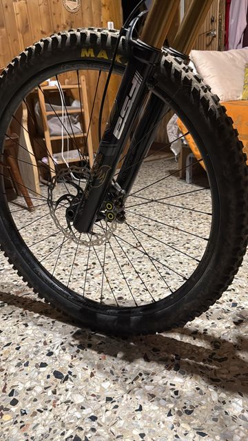 Used Giant Glory Advanced 2024 2024 Mountainbike, Orange, 29 — image 5 of 7