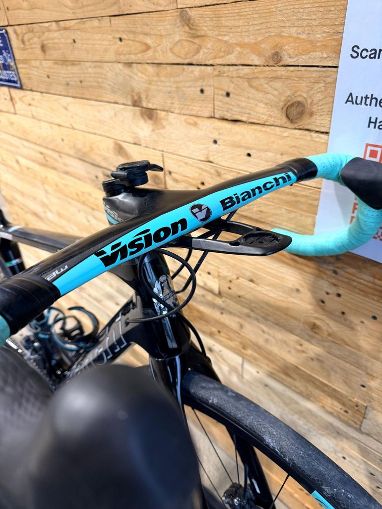 Used Bianchi Infinito CV Ultegra 2021 2021 Road & Gravel, Black — image 8 of 8