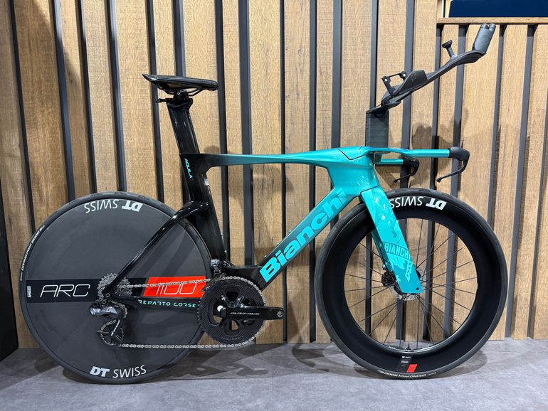 Gebrauchtes Bianchi Aquila TT 2025 Road & Gravel, Schwarz — Bild 1 von 8